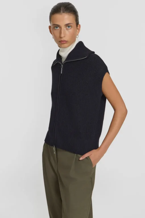 Cyclone Vest Black