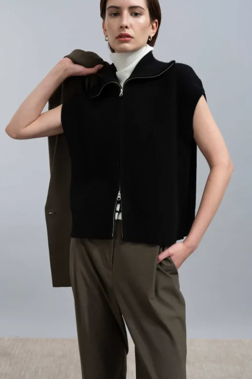 Cyclone Vest Black