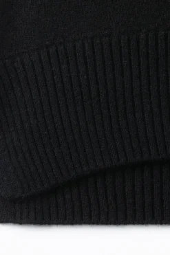 N.84 Cashmere Blend Oversized V Neck - Black
