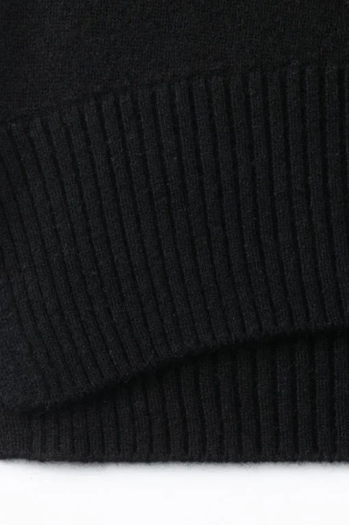 N.84 Cashmere Blend Oversized V Neck - Black
