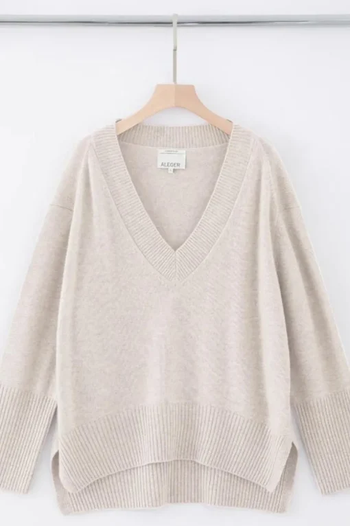N.84 Cashmere Blend Oversized V Neck Shell